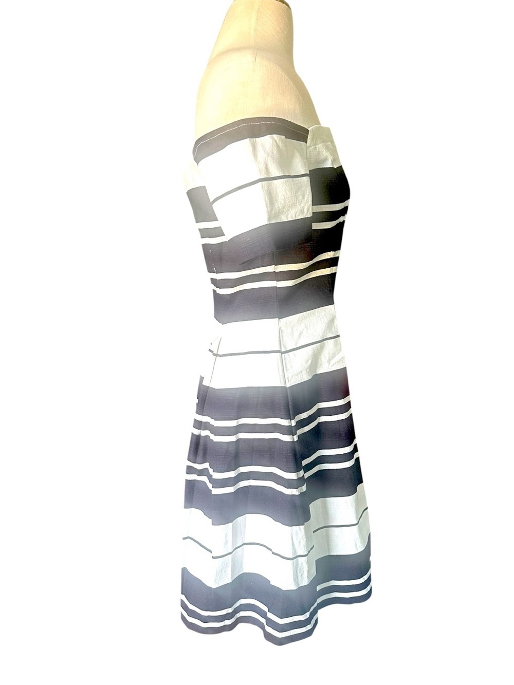 NWT Guess Los Angeles Off Shoulder Stripe Fit & Flare Dress Size 6 - Picture 4 of 8